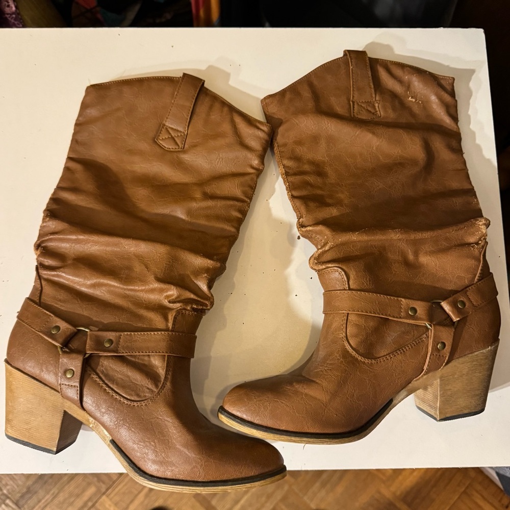 Wet Seal Women’s Tan Medium Heeled Boots With Buckles